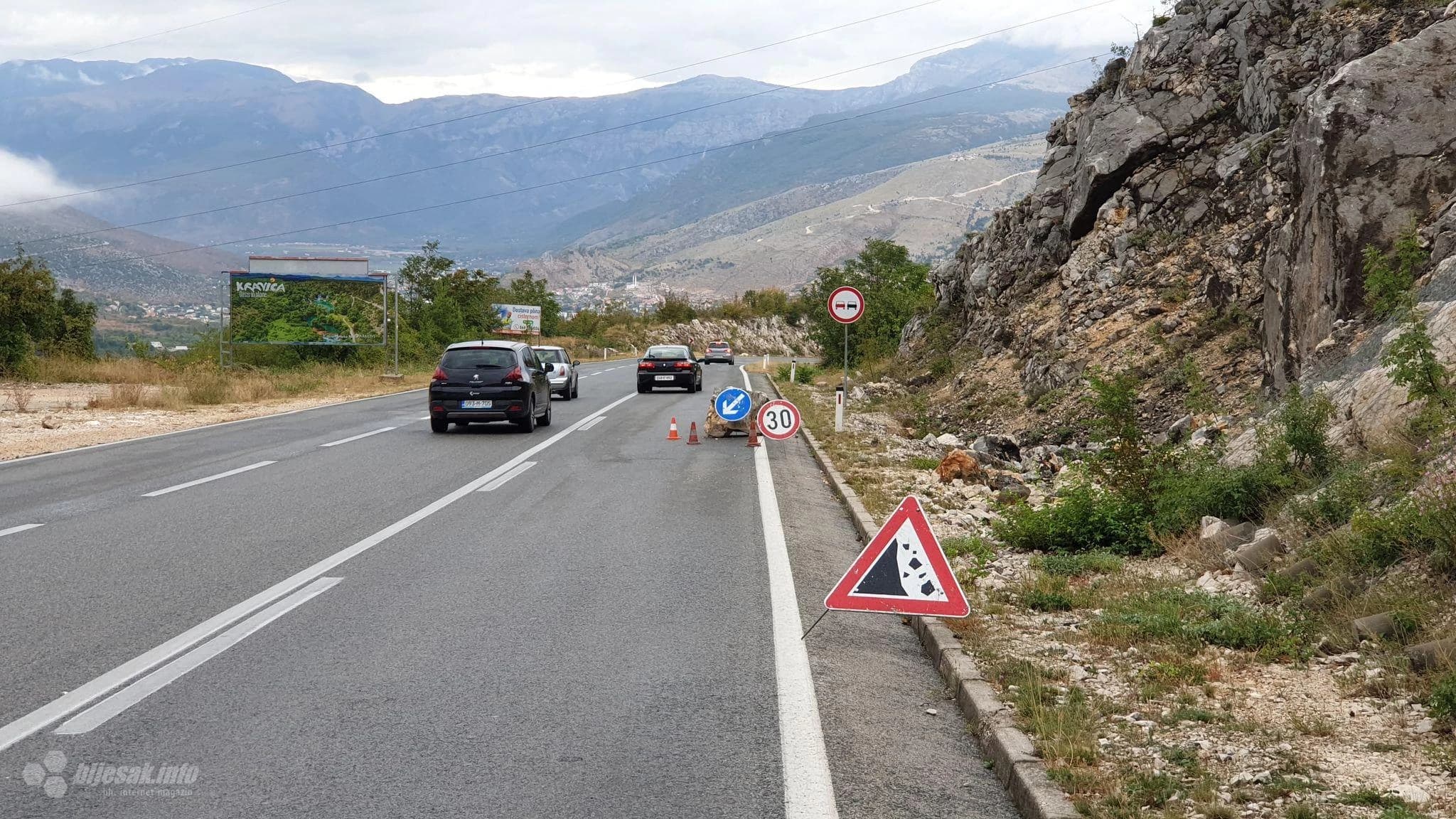 Žovnica: Velika stijena pala na cestu