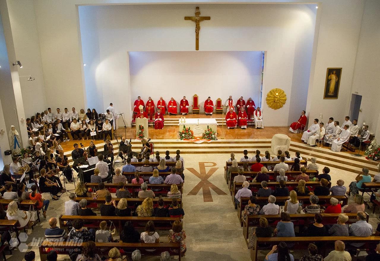 Biskup Palić održao prvu misu nakon ustoličenja