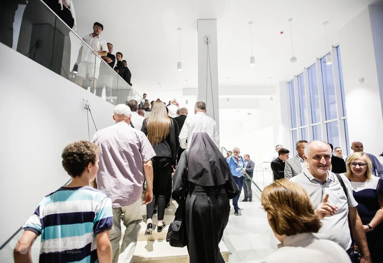 Biskup u odlasku predstavio knjigu u Mostaru