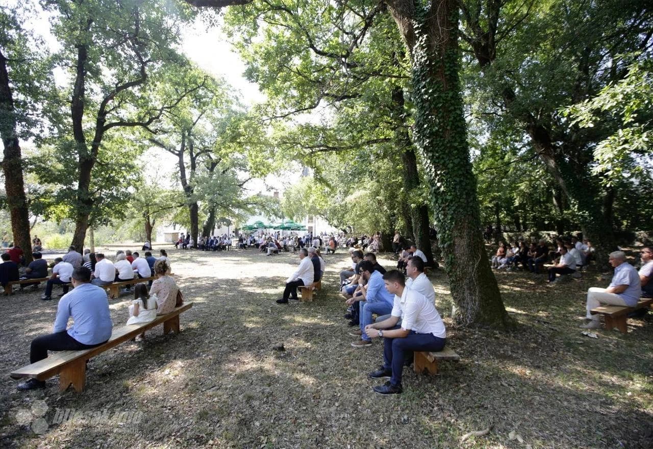 Velečasni Ivan Tolj proslavio 25 godina misništva