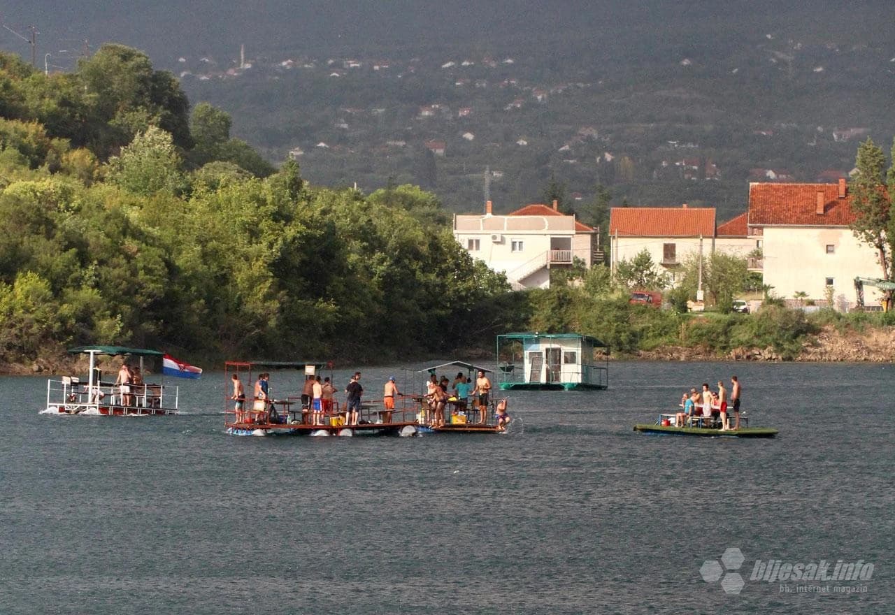 Vojno: Održana prva utrka splavova