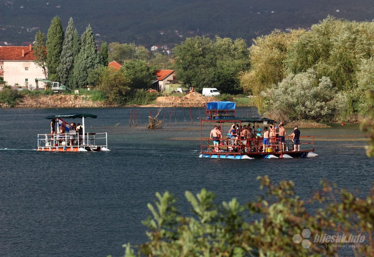 Vojno: Održana prva utrka splavova