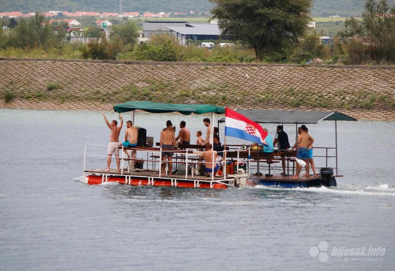 Vojno: Održana prva utrka splavova