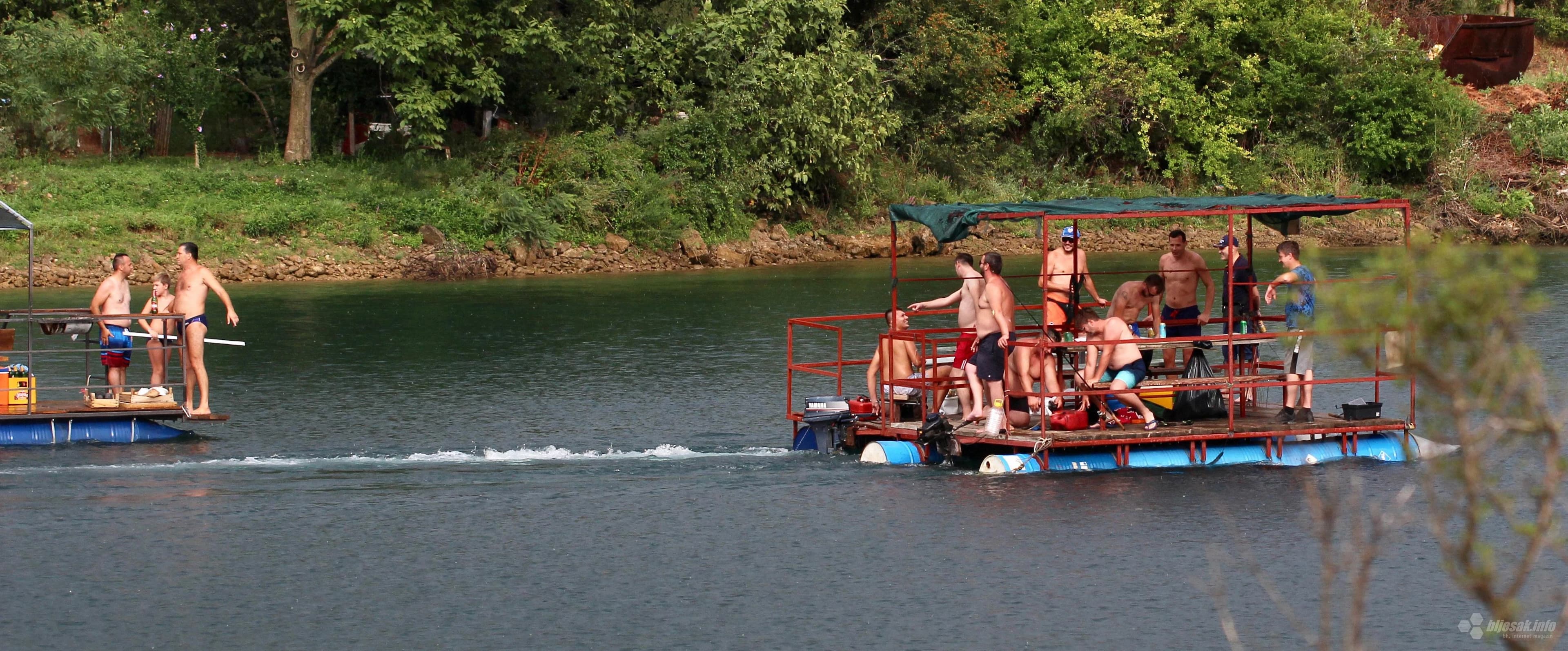 Vojno: Održana prva utrka splavova