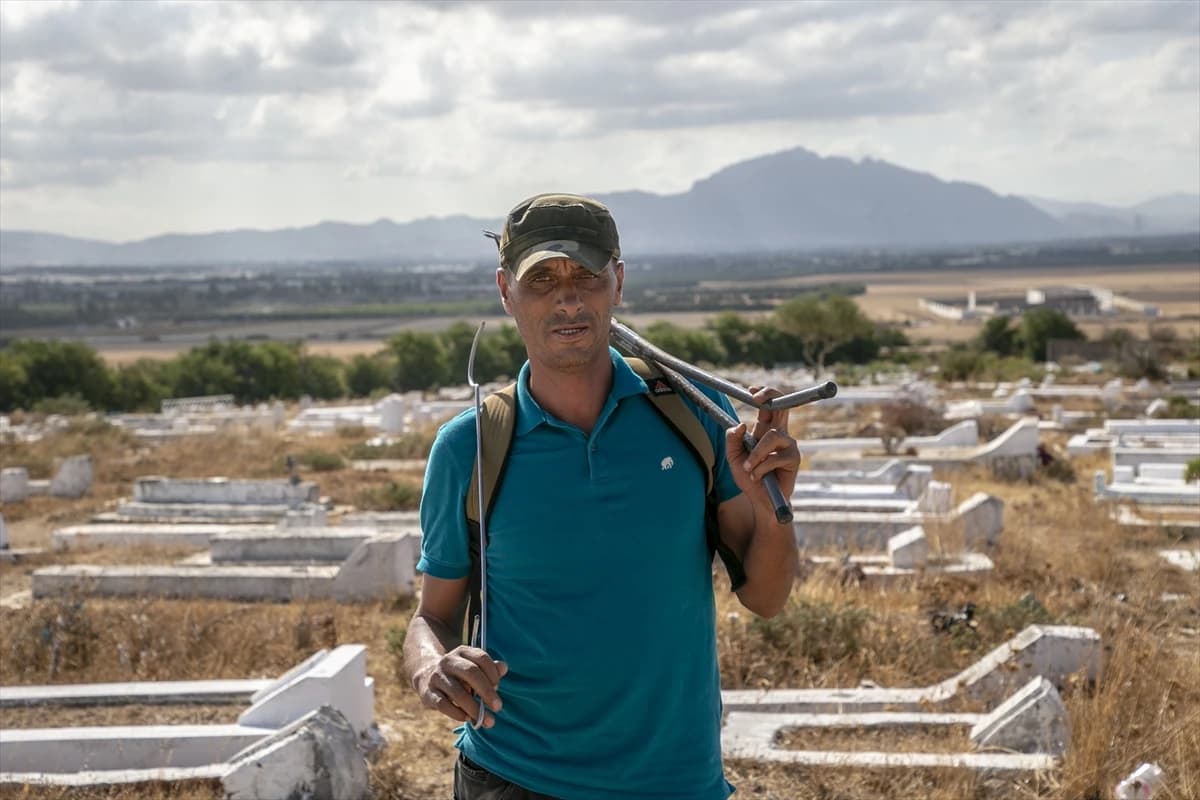 Lovom na zmije prehranjuje obitelj