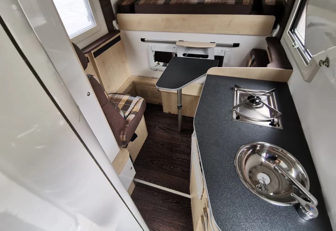 Lada Niva u kamperskom stilu 