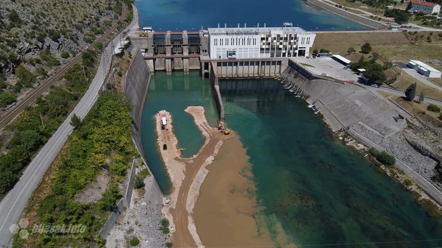 Smaragdna ljepotica promijenila boju