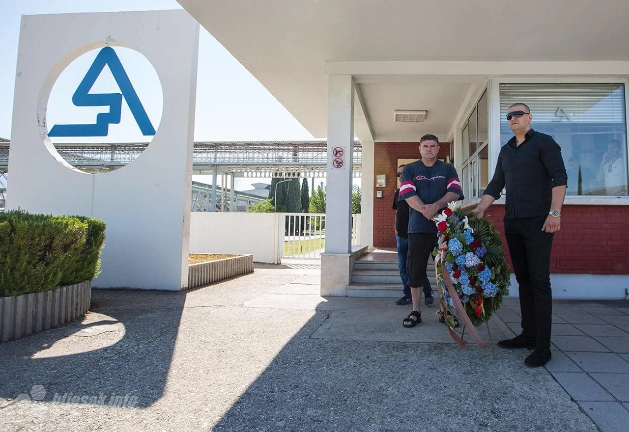 Vijenac pred Aluminijem: Sada nema ni ljudi ni para