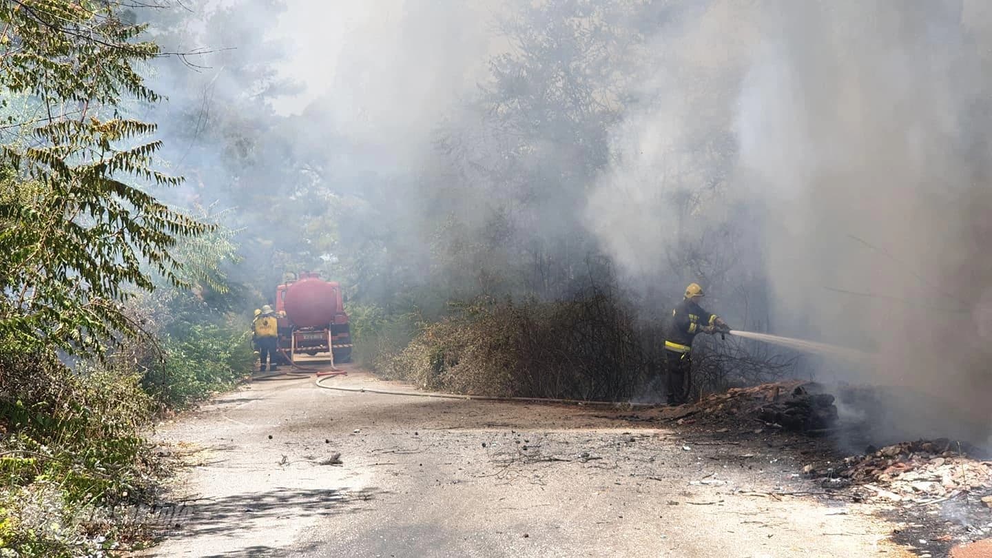Požar iznad groblja Masline u Mostaru prema Brkanovom brdu