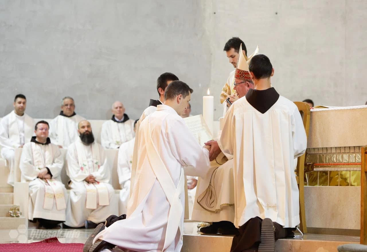 Ređenje đakona u Mostaru