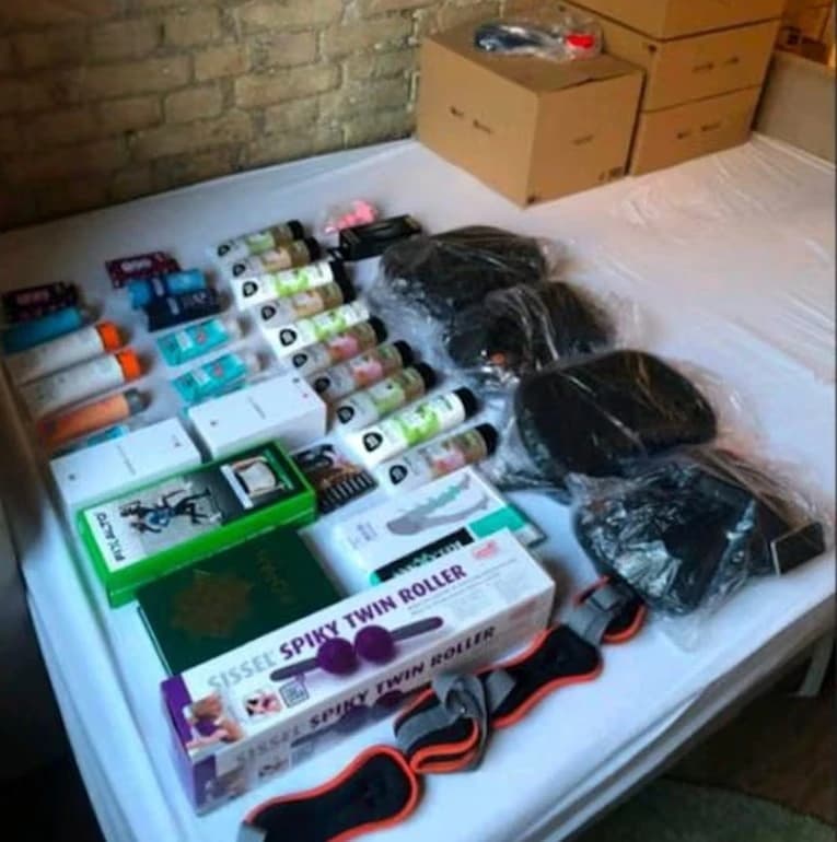 Poljskim vlastima odmah je bilo sumnjivo - slati američku robu preko Atlantika uz skupe troškove dostave nije imalo nikakvog smisla.