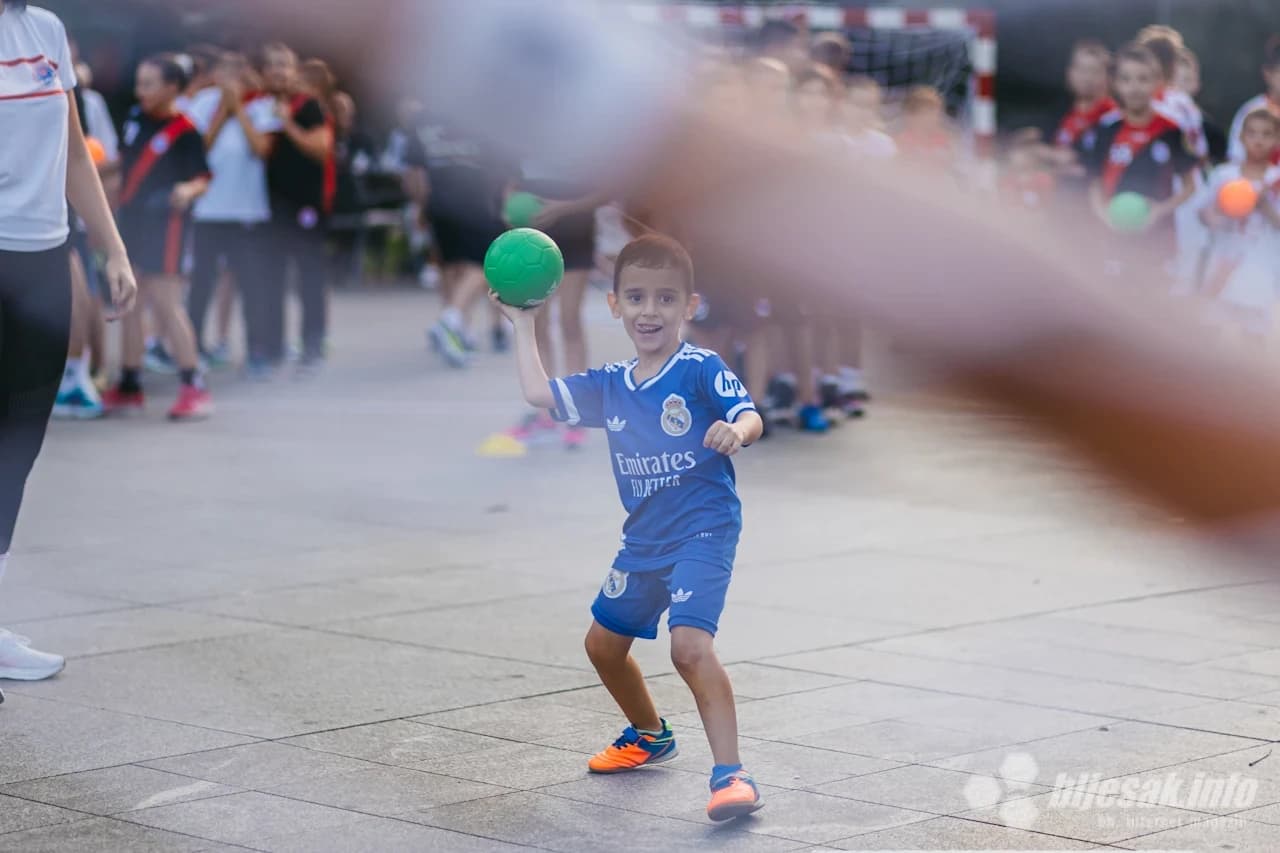 Mini rukomet za djecu ispred Kosače u Mostaru