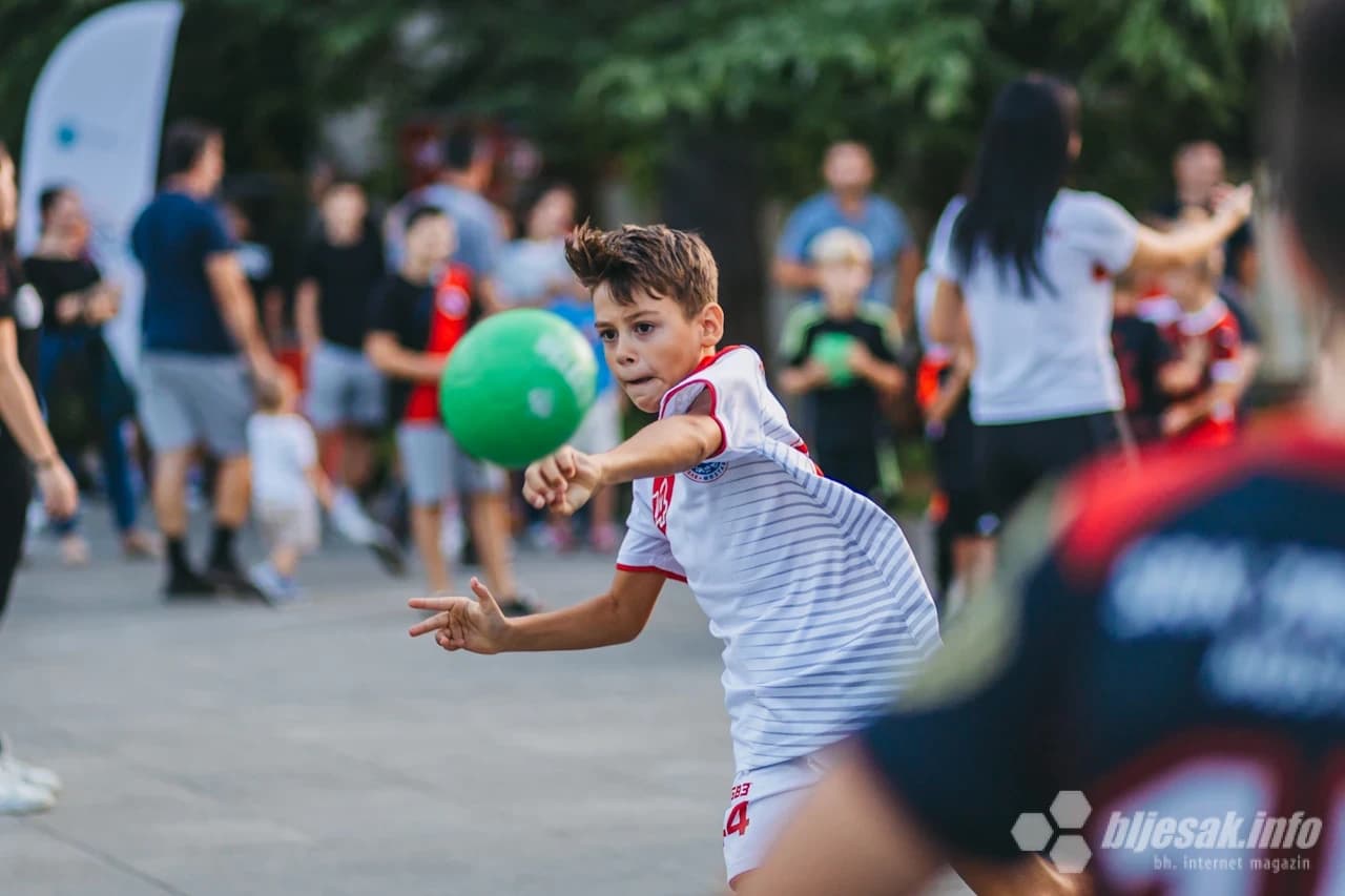 Mini rukomet za djecu ispred Kosače u Mostaru