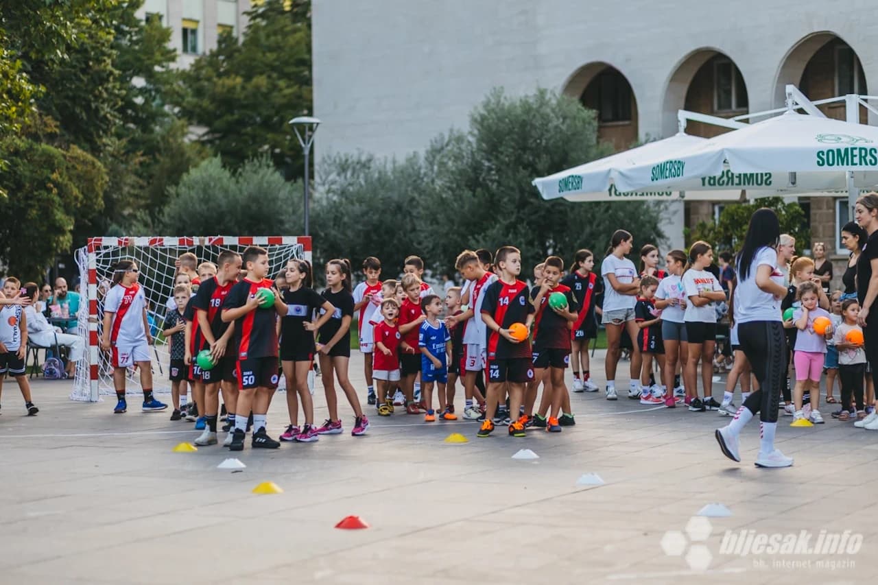Mini rukomet za djecu ispred Kosače u Mostaru