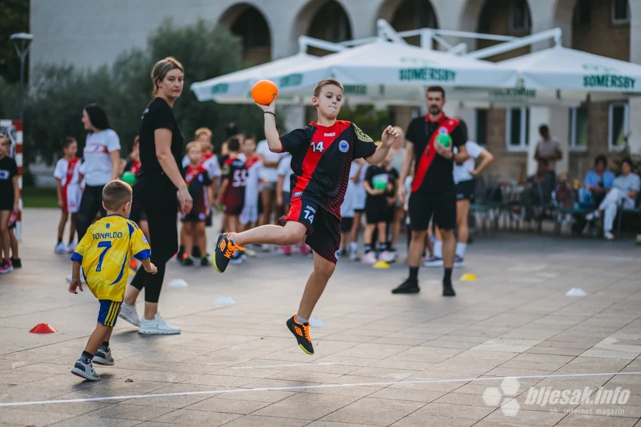 Mini rukomet za djecu ispred Kosače u Mostaru