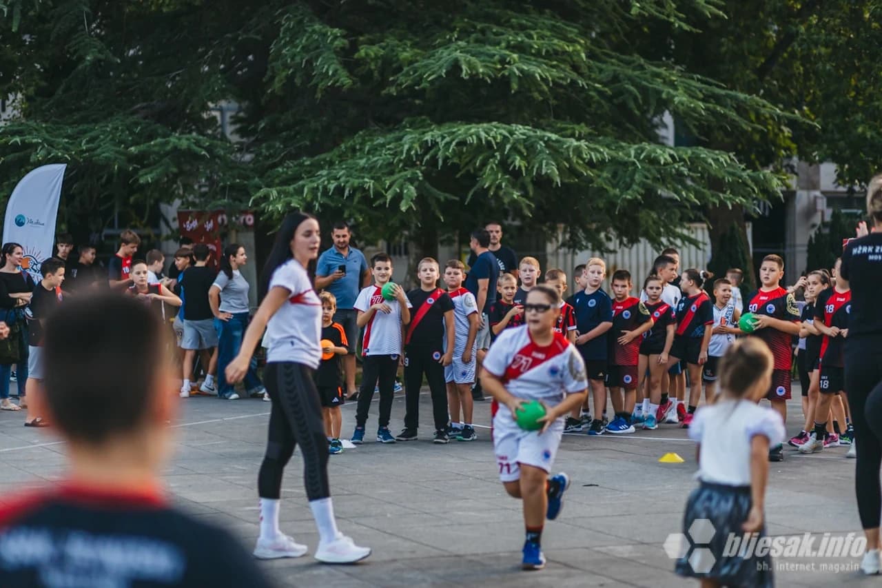 Mini rukomet za djecu ispred Kosače u Mostaru