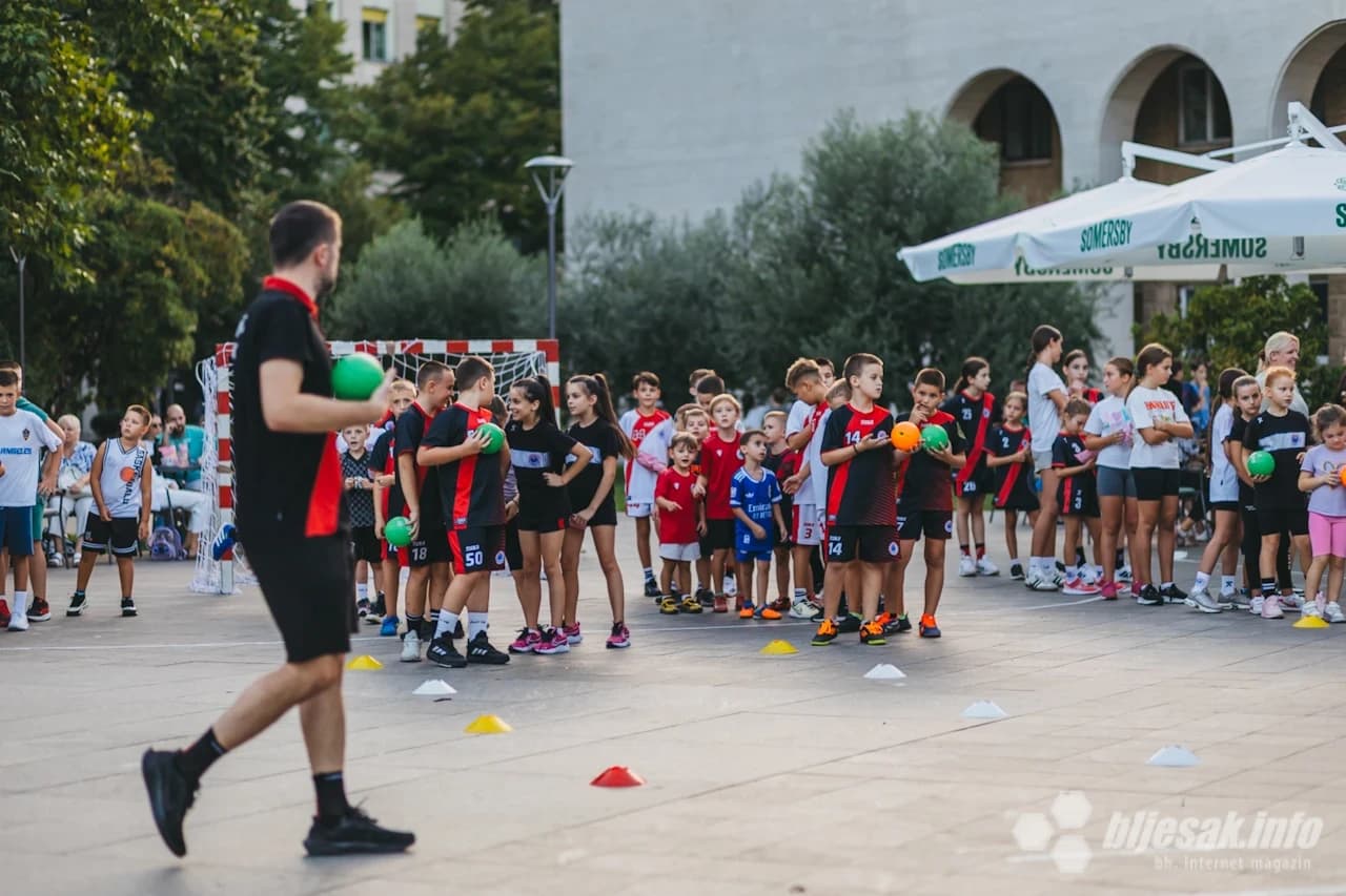 Mini rukomet za djecu ispred Kosače u Mostaru