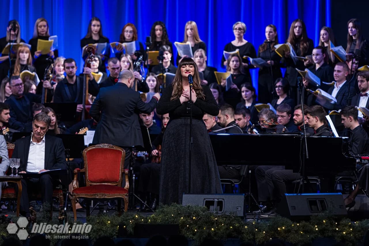 Monija Jarak Mikulić izvela je domaću božićnu uspješnicu - Sretan ti Božić, narode moj