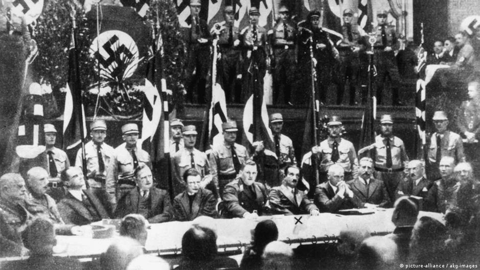 Martin Heidegger prilikom iznošenja "Apela njemačkog znanstvenog svijeta" u Leipzigu 1933.